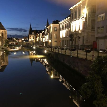 Studio Medieval City Center At River De Leie Gent Bagian luar foto
