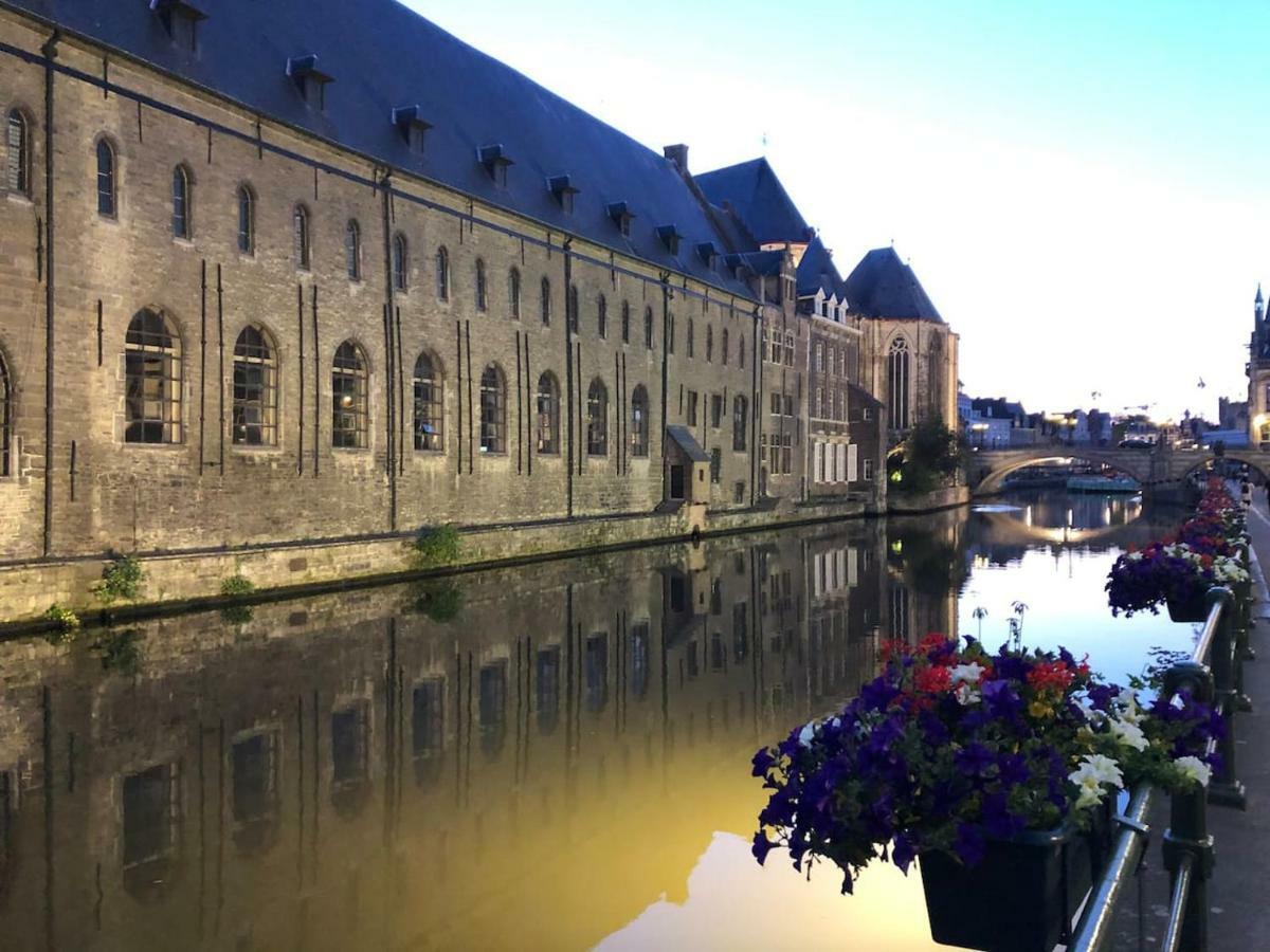Studio Medieval City Center At River De Leie Gent Bagian luar foto