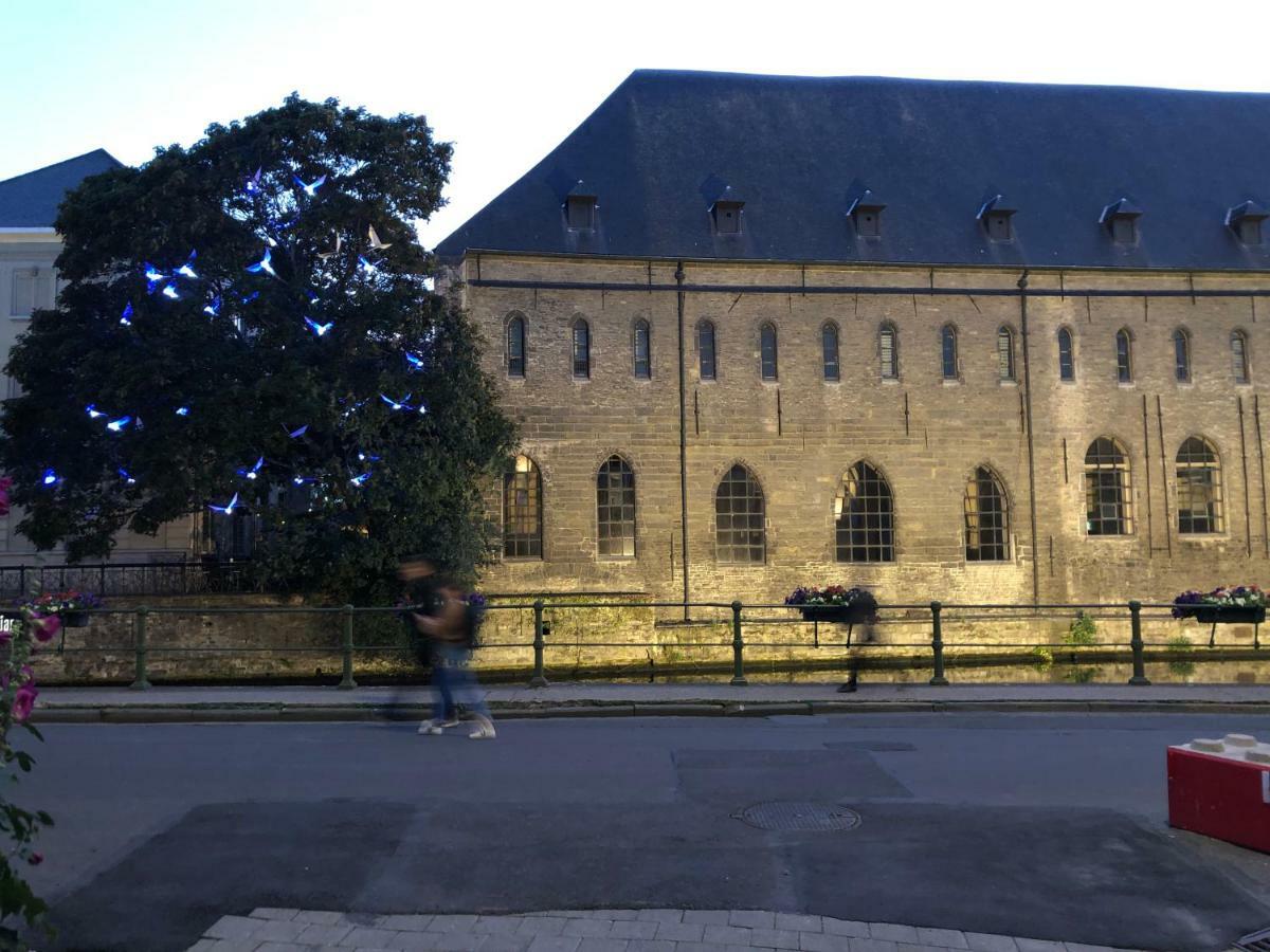 Studio Medieval City Center At River De Leie Gent Bagian luar foto