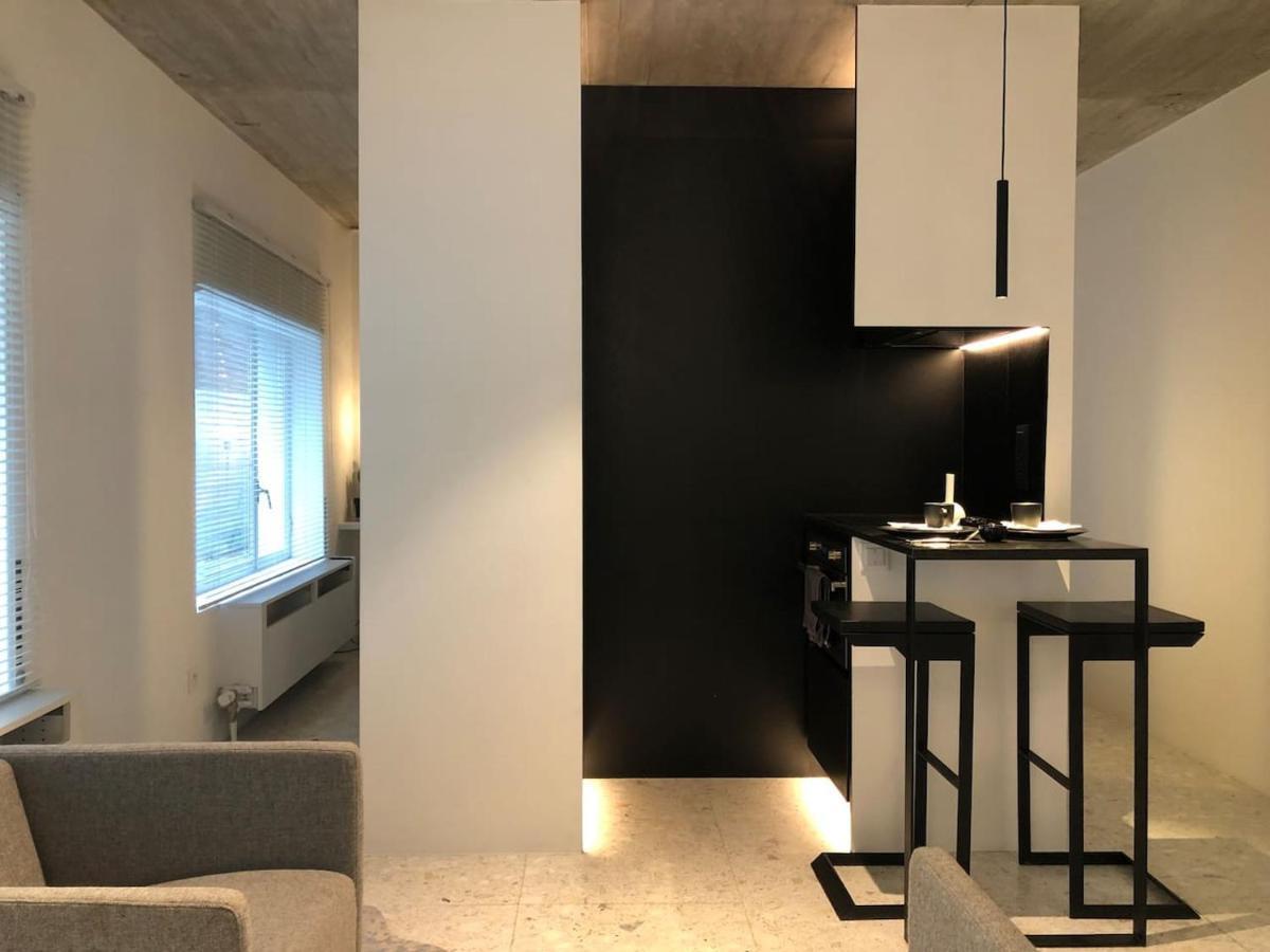Studio Medieval City Center At River De Leie Gent Bagian luar foto