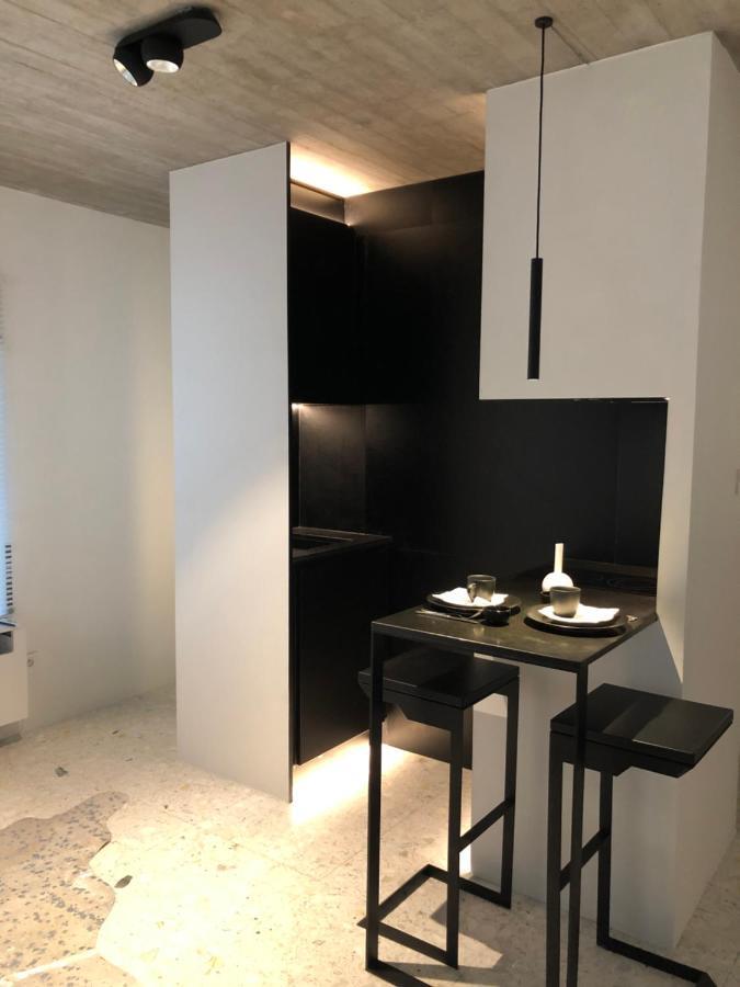 Studio Medieval City Center At River De Leie Gent Bagian luar foto